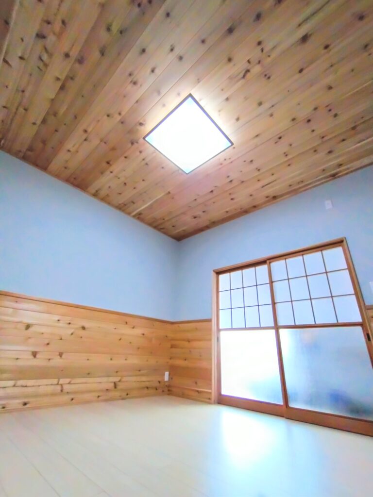 サウナ材による部屋の内装